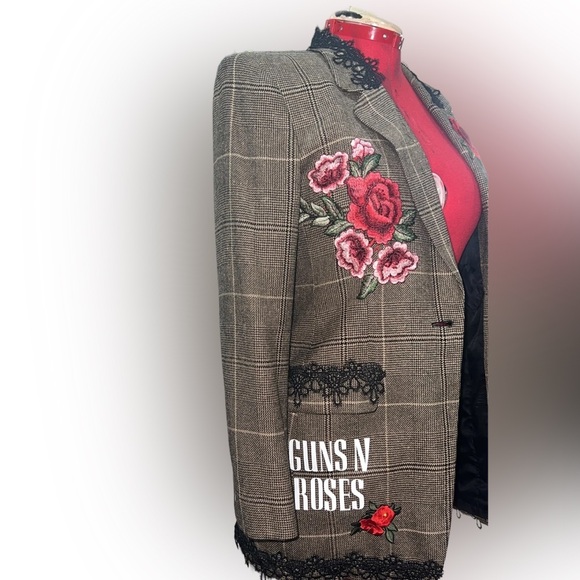 Guns and roses inspired blazer - Picture 3 of 6
